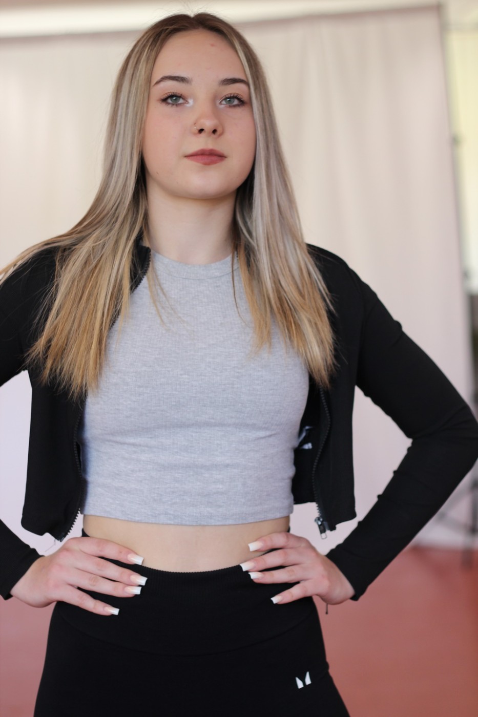 Modellező járás oktatása és felkészülés divatbemutatóra